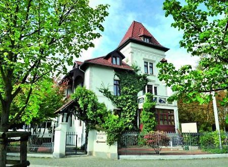 Hotel Am Kurpark Schonebeck  Exterior photo